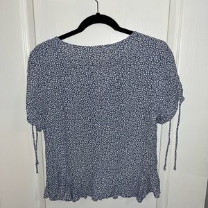 Woman’s H&M medium blouse